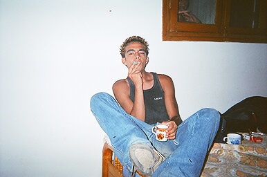 en mode k-f� dans la main  cousin ...